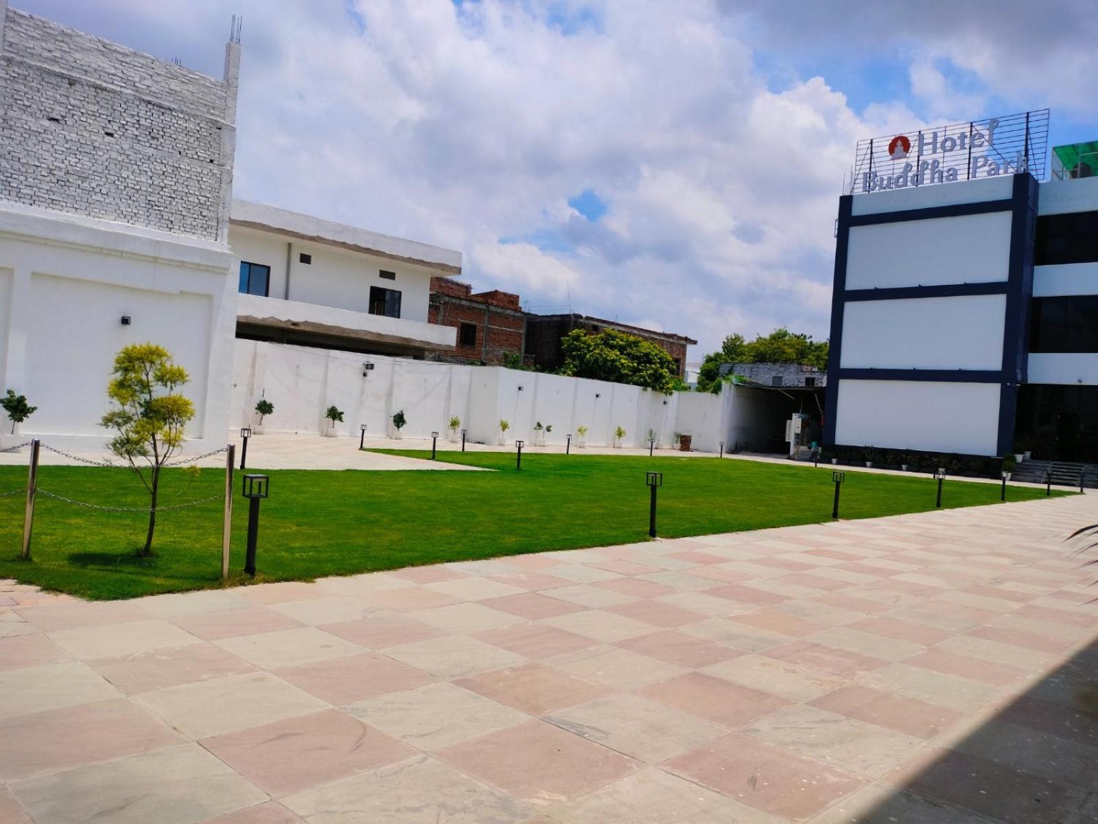 Hotel Buddha Park, Paharia, Varanasi Exterior photo